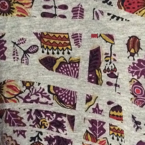 NWT LuLaRoe Classic tee - Picture 2 of 3